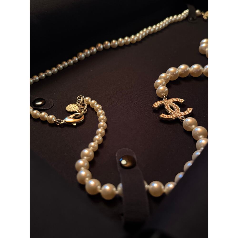 2025 Chanel Classic Pearl Necklace - Picture 3 of 8